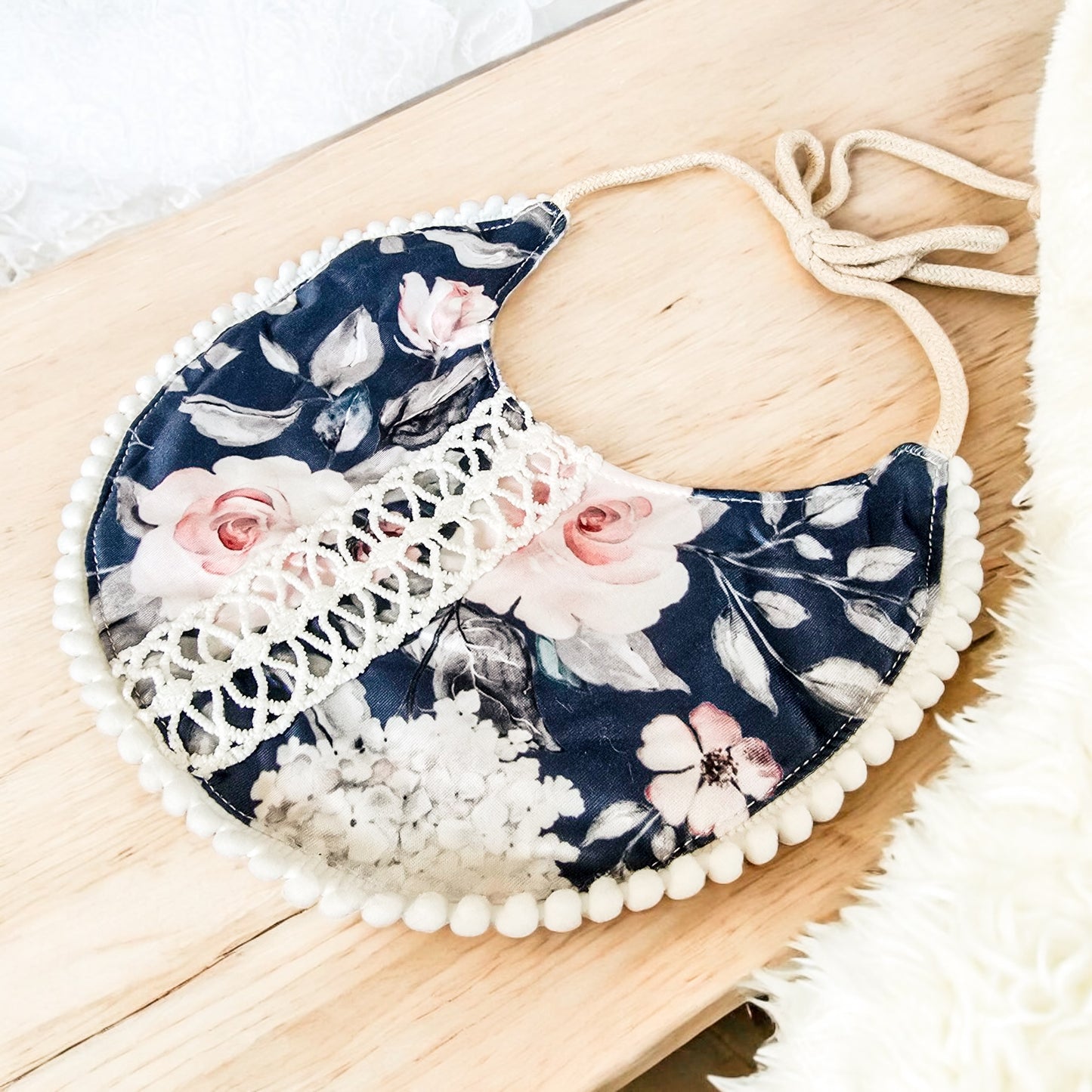 Bavoir avec dentelle | Marina Love