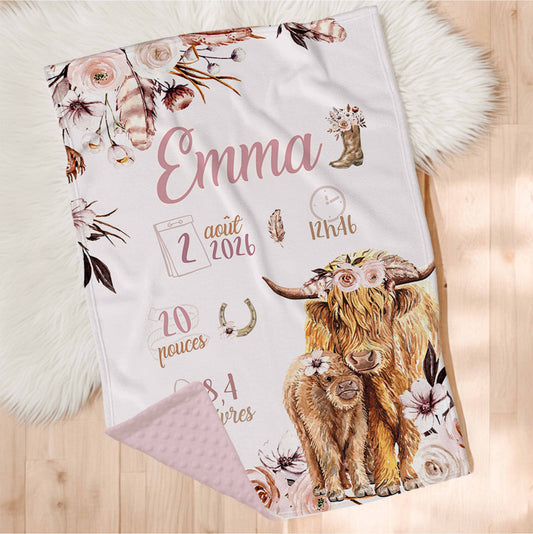 Couverture en minky personnalisée | Vache Highland fleurs latté infos de naissance