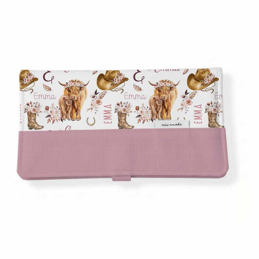Protège-carnet de santé | Vaches highland fleurs latté prénom répétitif