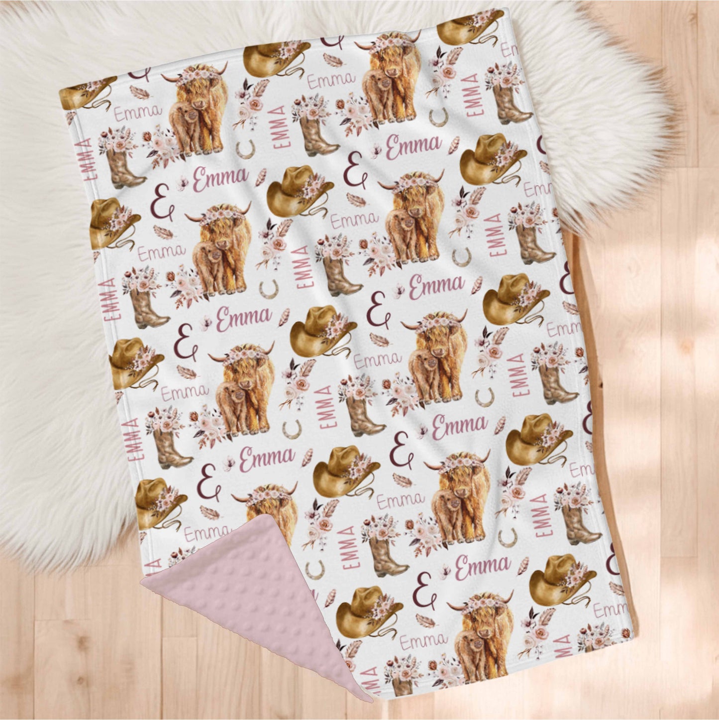 Couverture en minky personnalisée | Vache Highland fleurs latté prénom répétitif