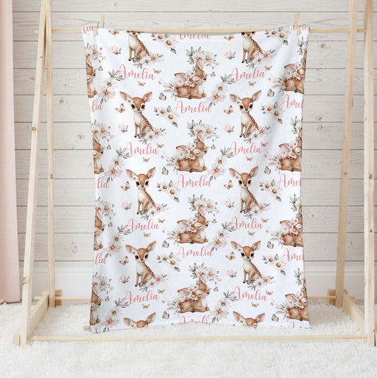 Couverture personnalisée Biche chevreuil avec papillons et prénom de l'enfant, personnalisée et cousue à la main. 