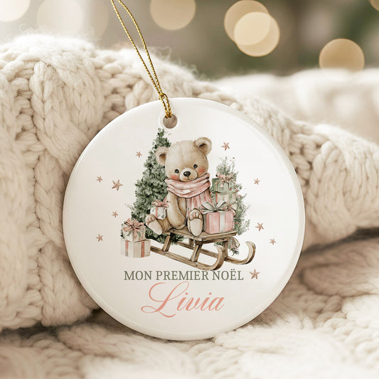 Ornement de Noël personnalisé en céramique | Mon Premier Noël | Ourson rose sur luge avec prénom
