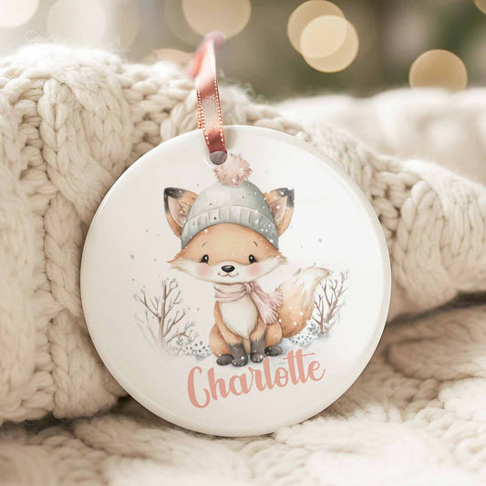 Ornement de Noël en céramique avec petit renard aquarelle, bonnet d’hiver et prénom personnalisé Charlotte