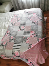 Charger l&#39;image dans la galerie, Couverture de lit simple | Fleurs grises patchwork