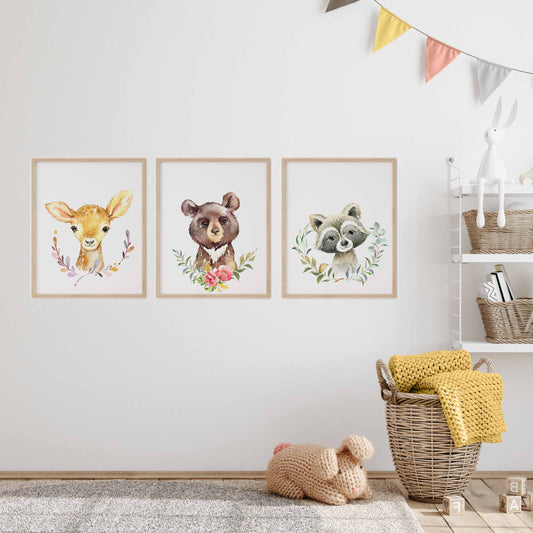 Ensemble de trois affiches numériques | Trio biche ours et raton avec fleurs fushias